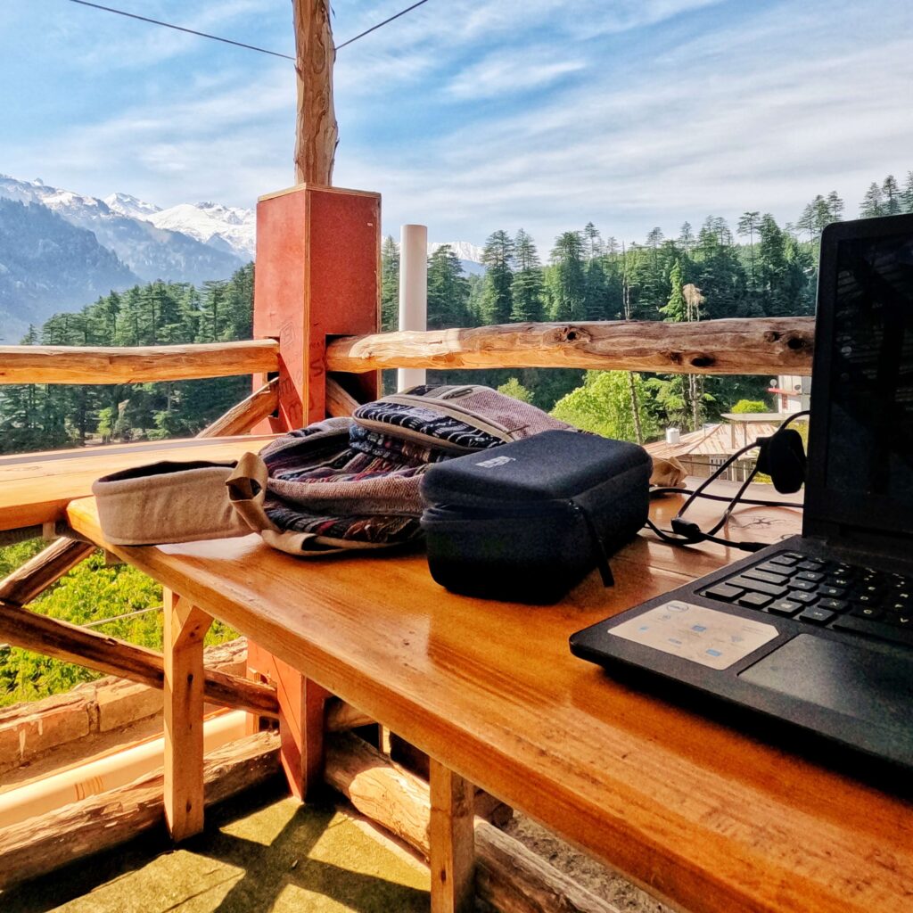 A breathtaking view of the mountains from the rooftop, Jungle by Sturmfrei, Manali. Photo by Inu Etc